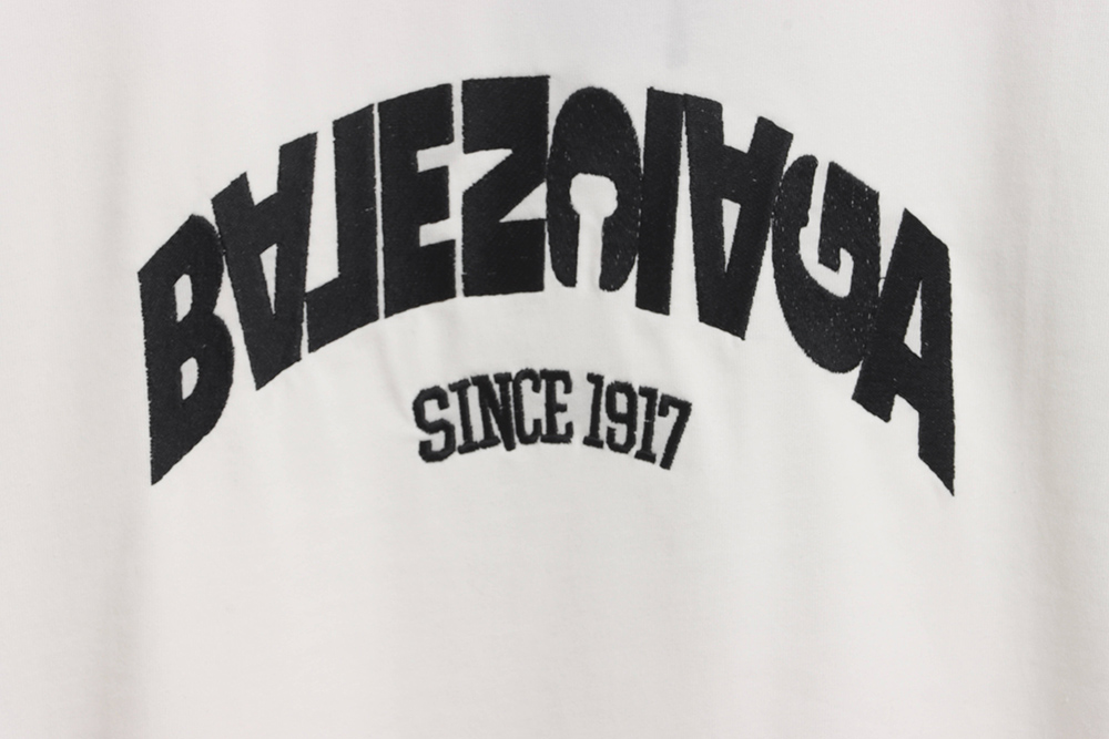 Ba*len*cia*ga reverse embroidered lettering short sleeves