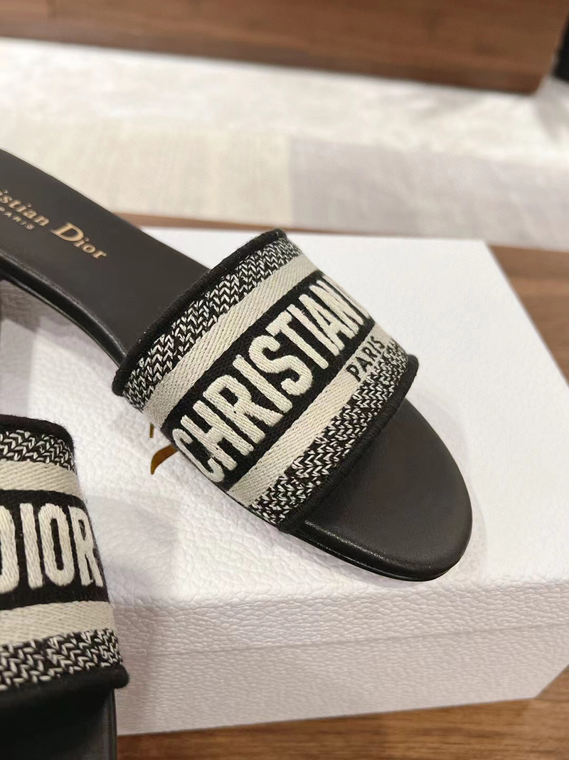 D*or dway slide deep blue embroidered cotton