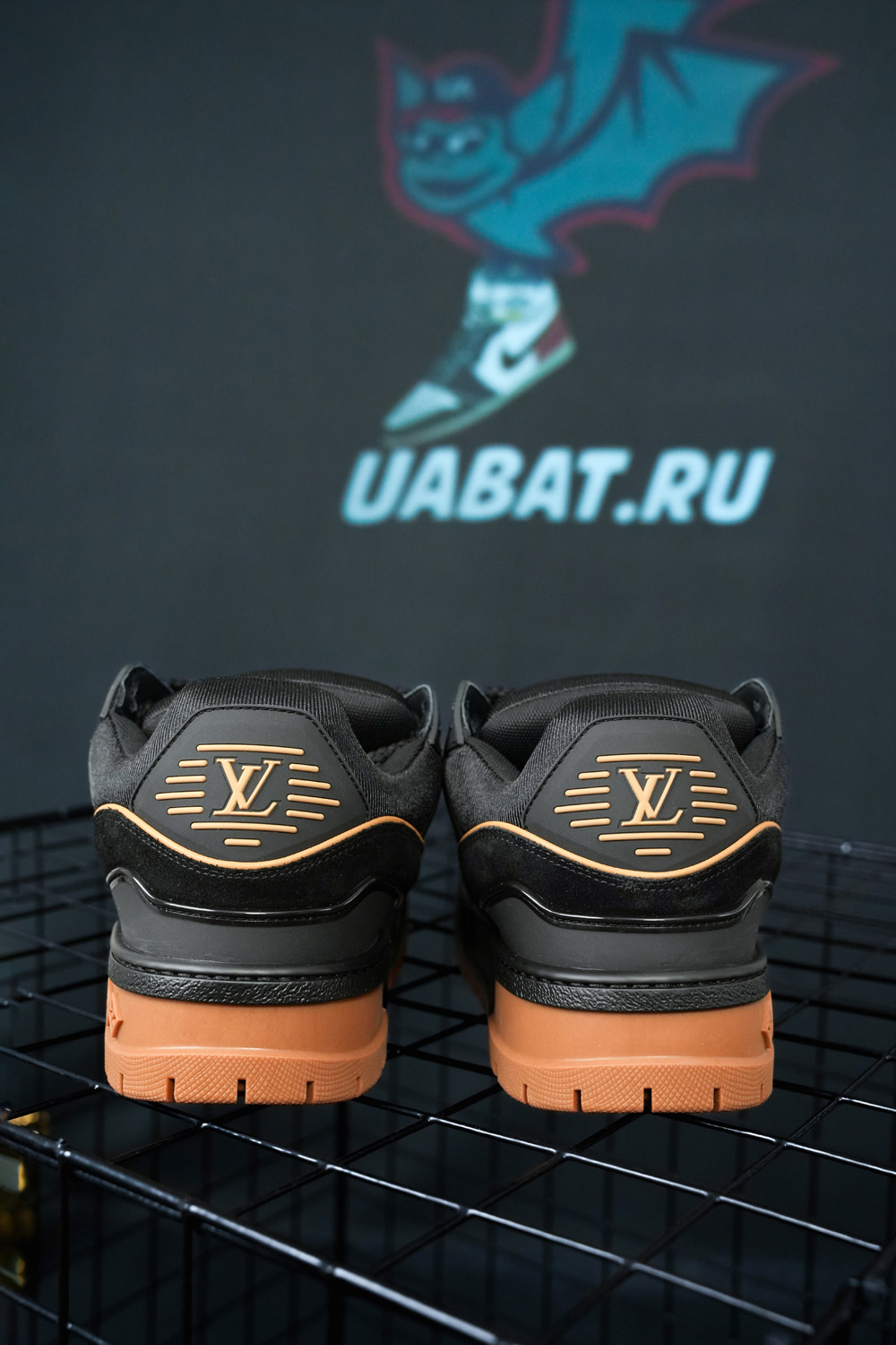 l0*is V*t0n trainer maxi 1abm2y