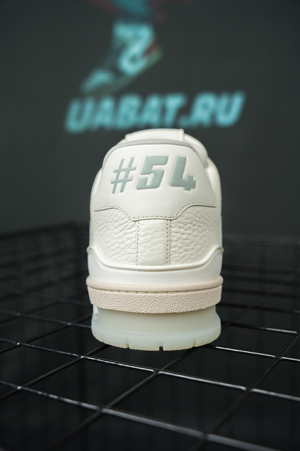 l0*is V*t0n trainer white signature