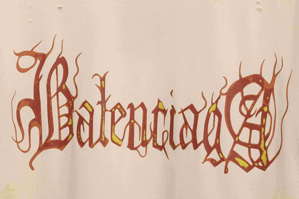 Ba*len*cia*ga distressed muddy sanskrit printed short sleeves tsk2