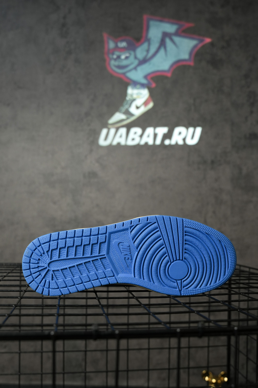 FRAGMENT DESIGN X TRAVIS SCOTT X AIR JORDAN 1 RETRO LOW