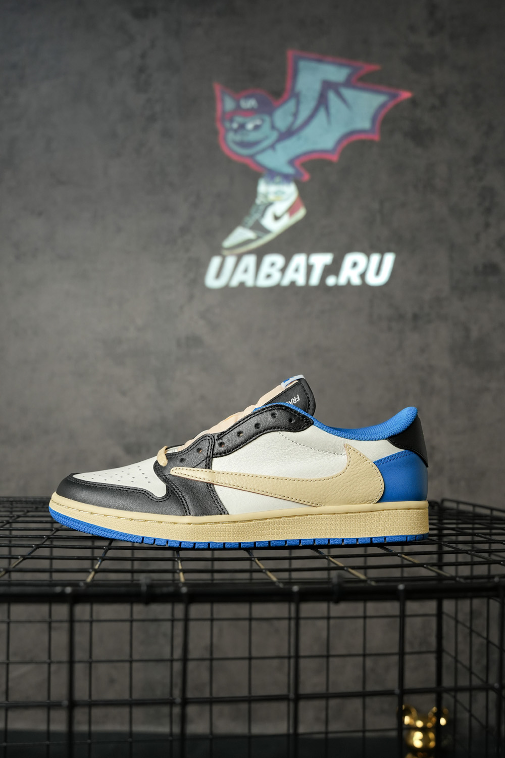 FRAGMENT DESIGN X TRAVIS SCOTT X AIR JORDAN 1 RETRO LOW