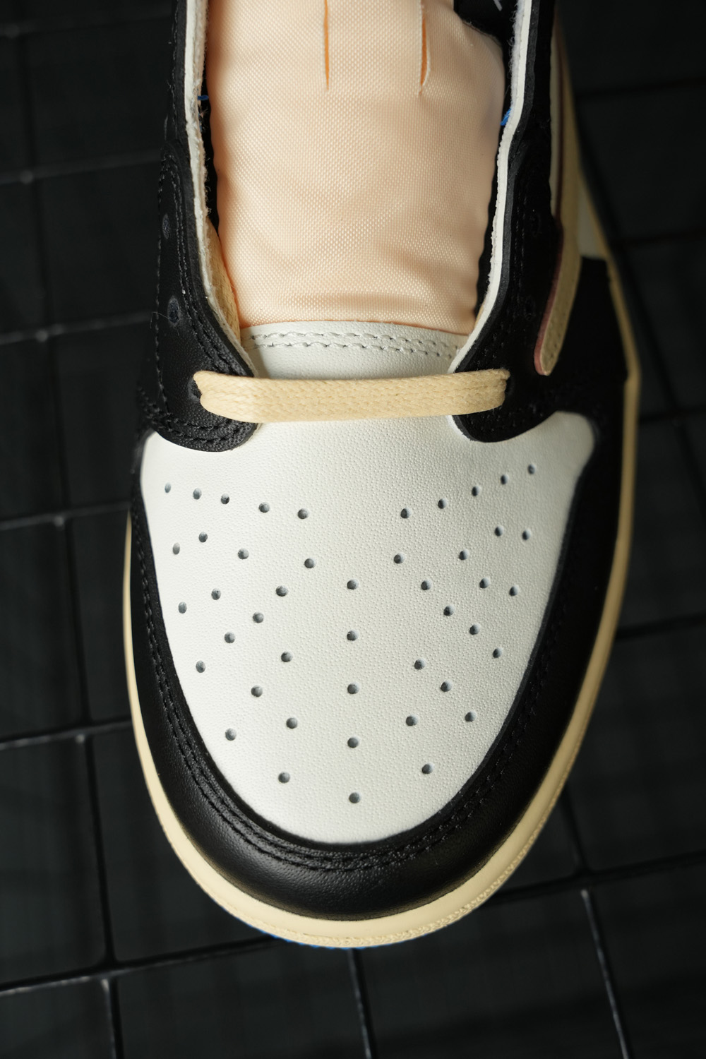 FRAGMENT DESIGN X TRAVIS SCOTT X AIR JORDAN 1 RETRO LOW