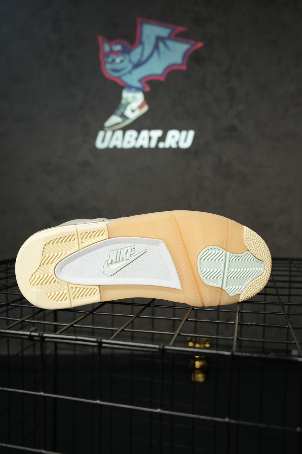 Off-White x Air Jordan 4 