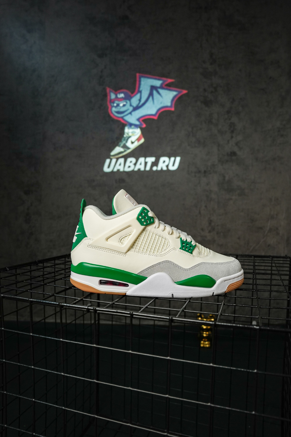 NIKE SB X AIR JORDAN 4 RETRO 