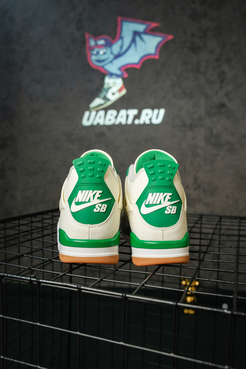 NIKE SB X AIR JORDAN 4 RETRO 