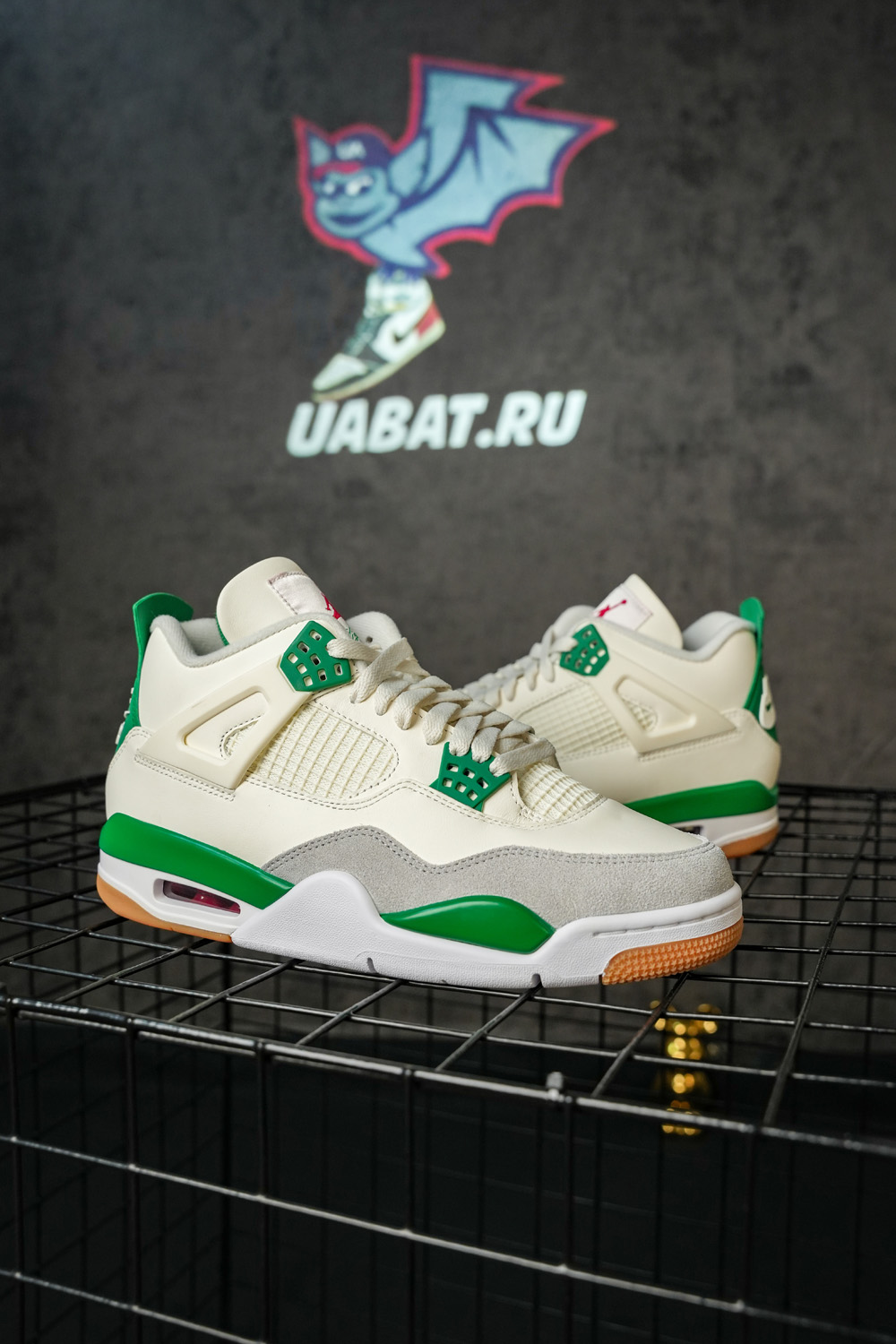 NIKE SB X AIR JORDAN 4 RETRO 