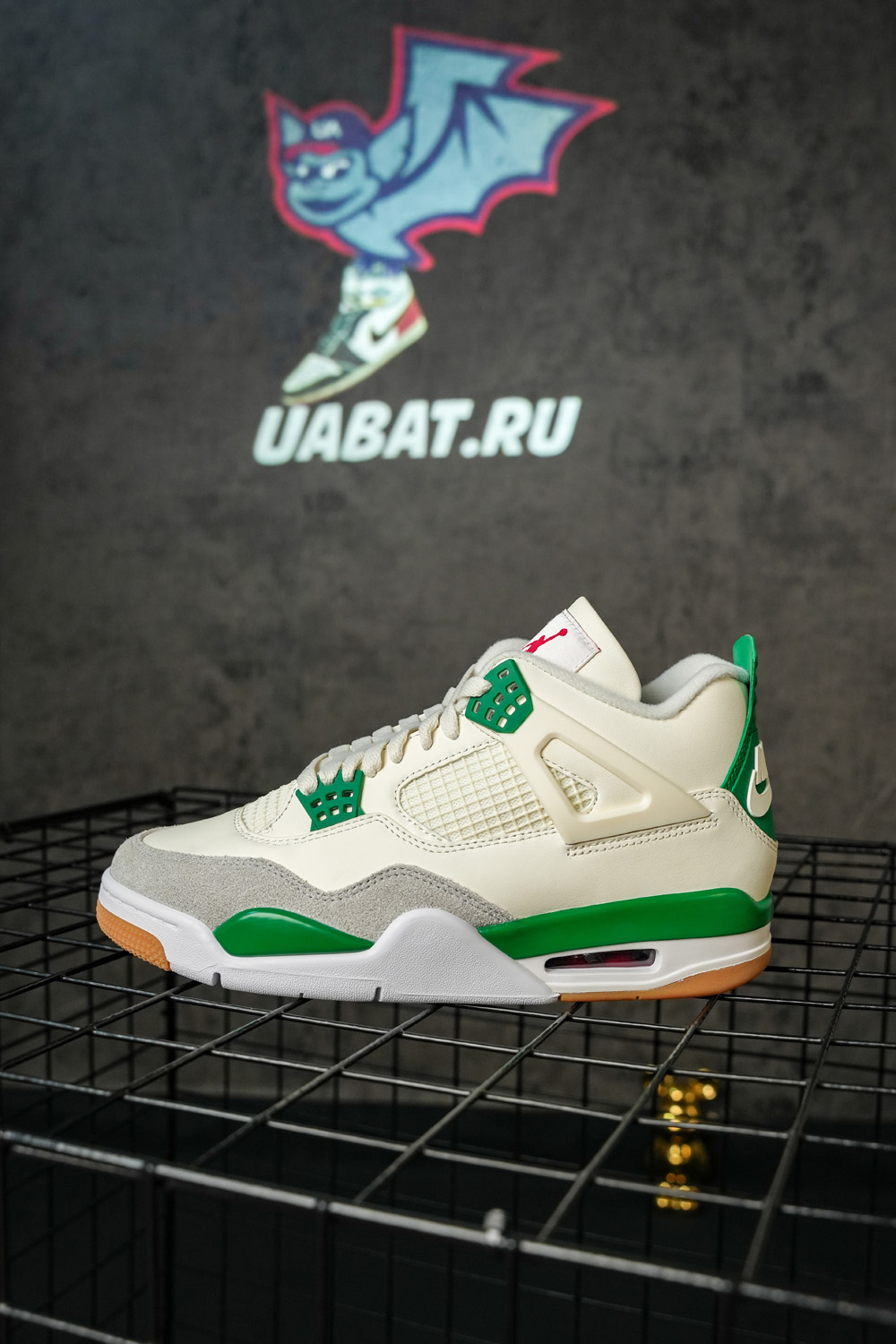 NIKE SB X AIR JORDAN 4 RETRO 