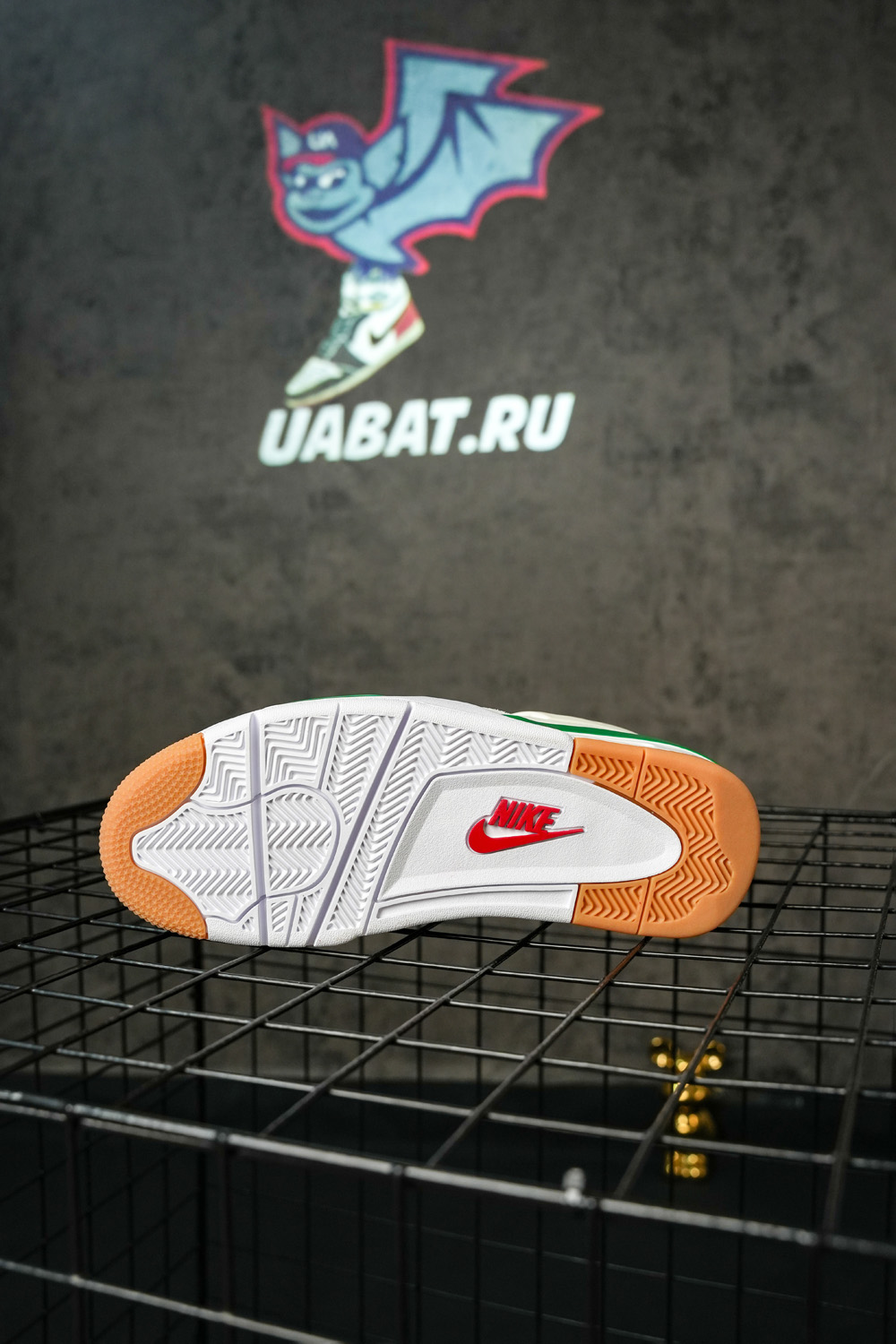 NIKE SB X AIR JORDAN 4 RETRO 