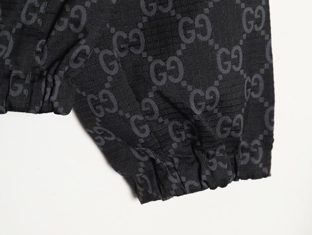 G*u*i reversible presbyopic dragon plaid jacket