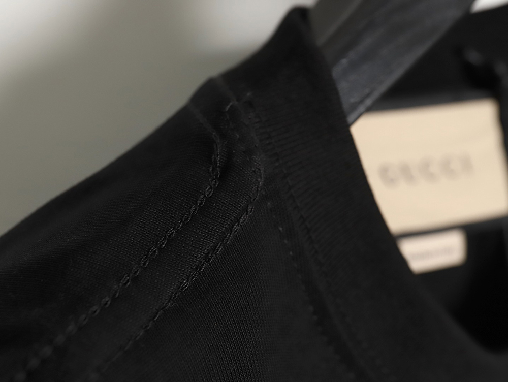 G*u*i early spring new rivet logo round neck t-shirt tsk1