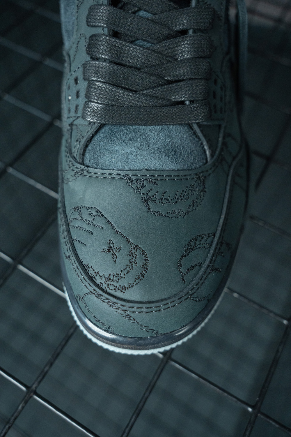 KAWS X AIR JORDAN 4 RETRO 