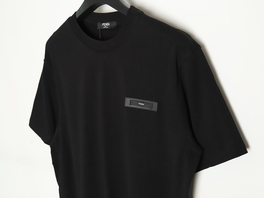 F**di leather label logo short sleeves tsk1