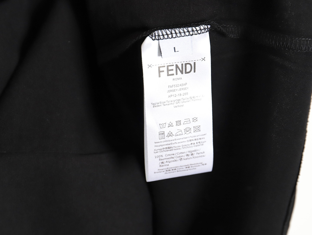 F**di leather label logo short sleeves tsk1