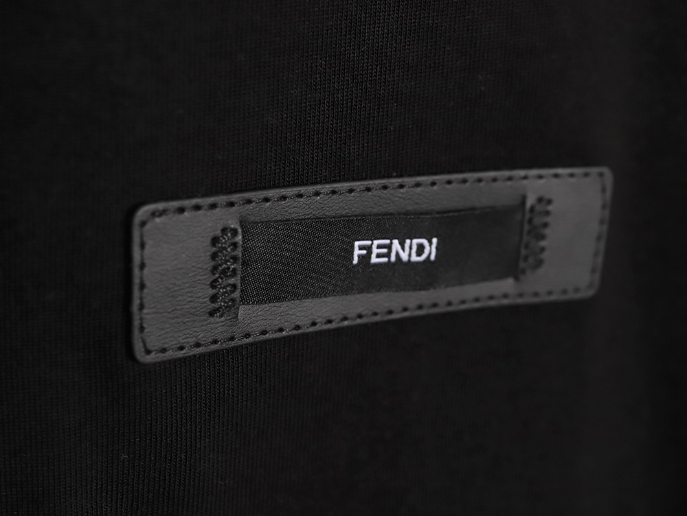 F**di leather label logo short sleeves tsk1