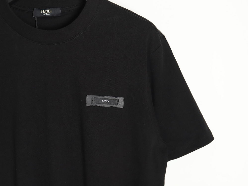 F**di leather label logo short sleeves tsk1