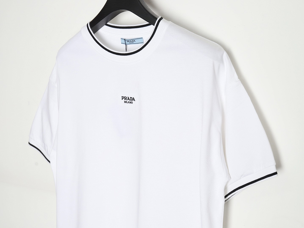 Pra*a 24ss embroidered lettering short sleeves