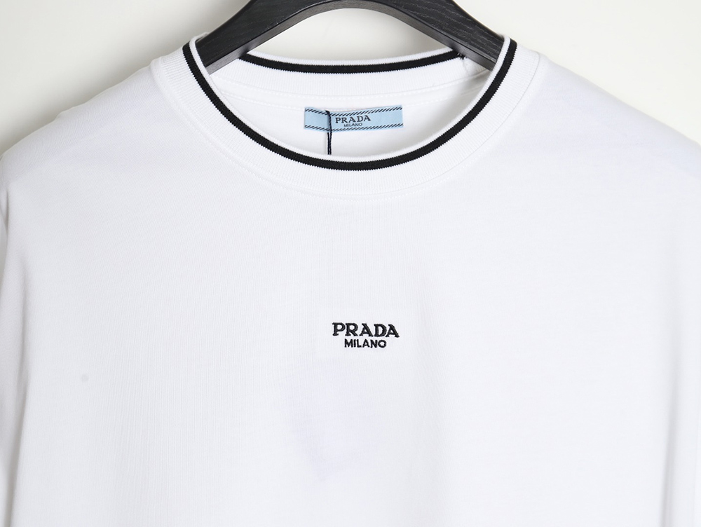 Pra*a 24ss embroidered lettering short sleeves