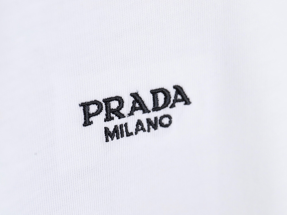 Pra*a 24ss embroidered lettering short sleeves