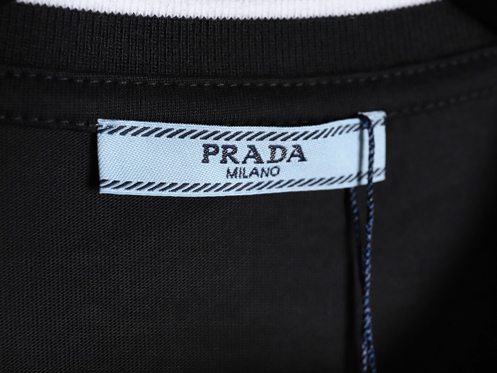 Pra*a 24ss embroidered lettering short sleeves