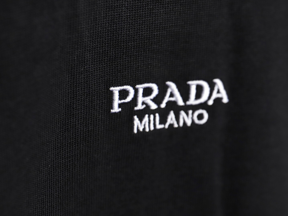 Pra*a 24ss embroidered lettering short sleeves