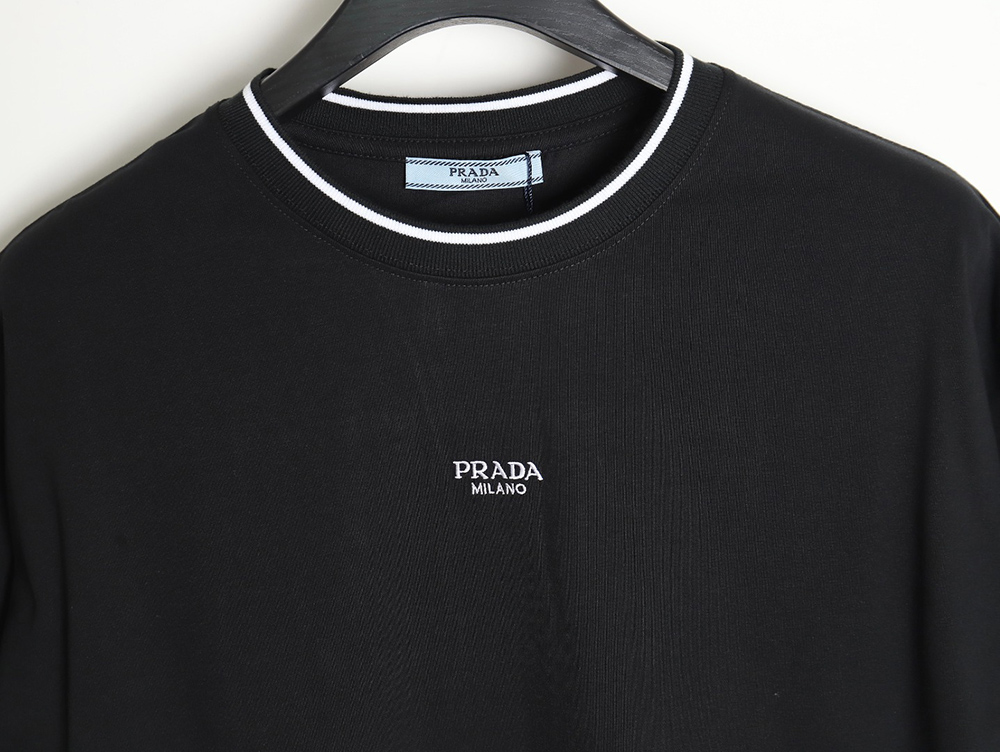 Pra*a 24ss embroidered lettering short sleeves