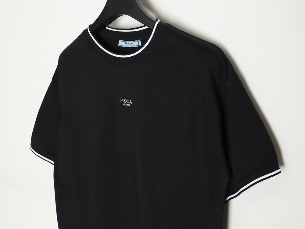 Pra*a 24ss embroidered lettering short sleeves