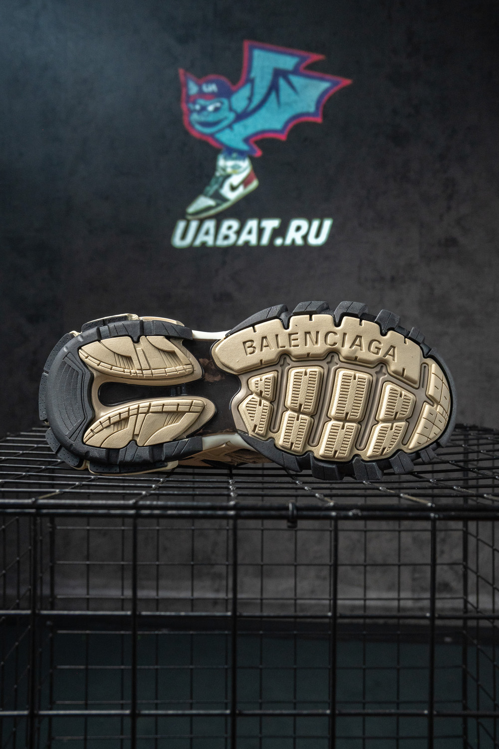 Ba*len*cia*ga track.2 