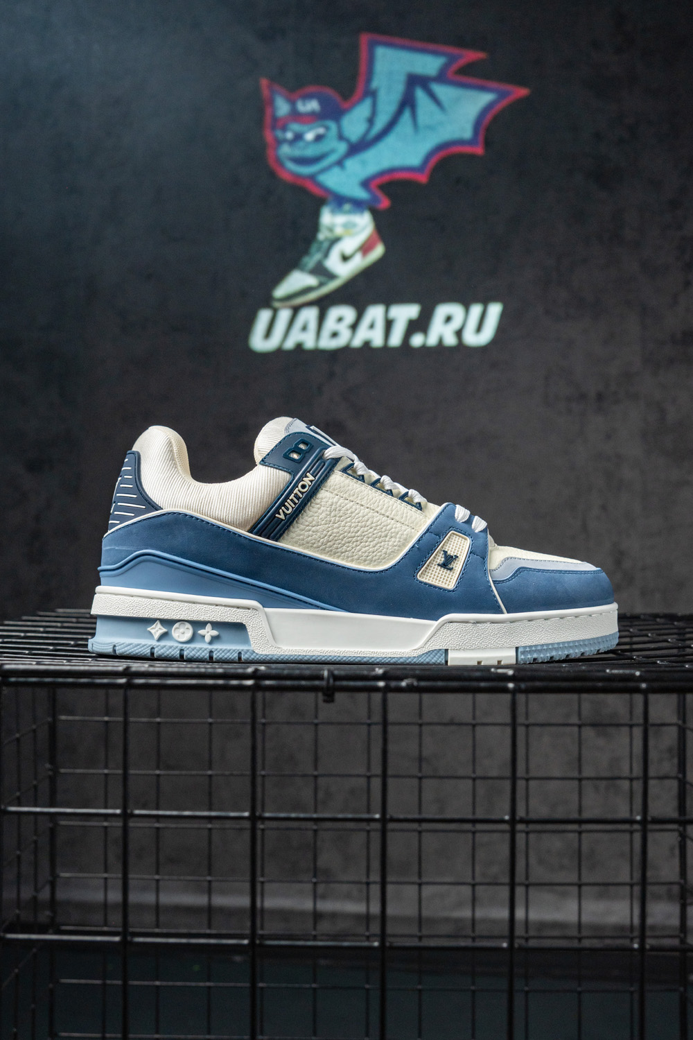 l0*is V*t0n lv trainer sneaker