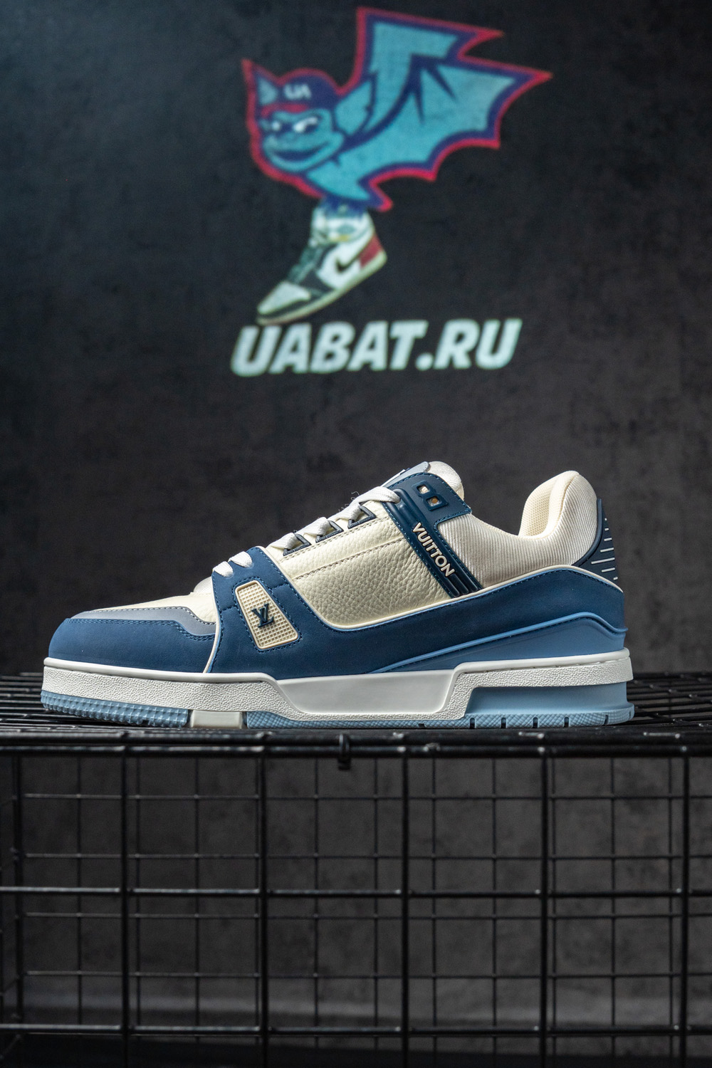 l0*is V*t0n lv trainer sneaker