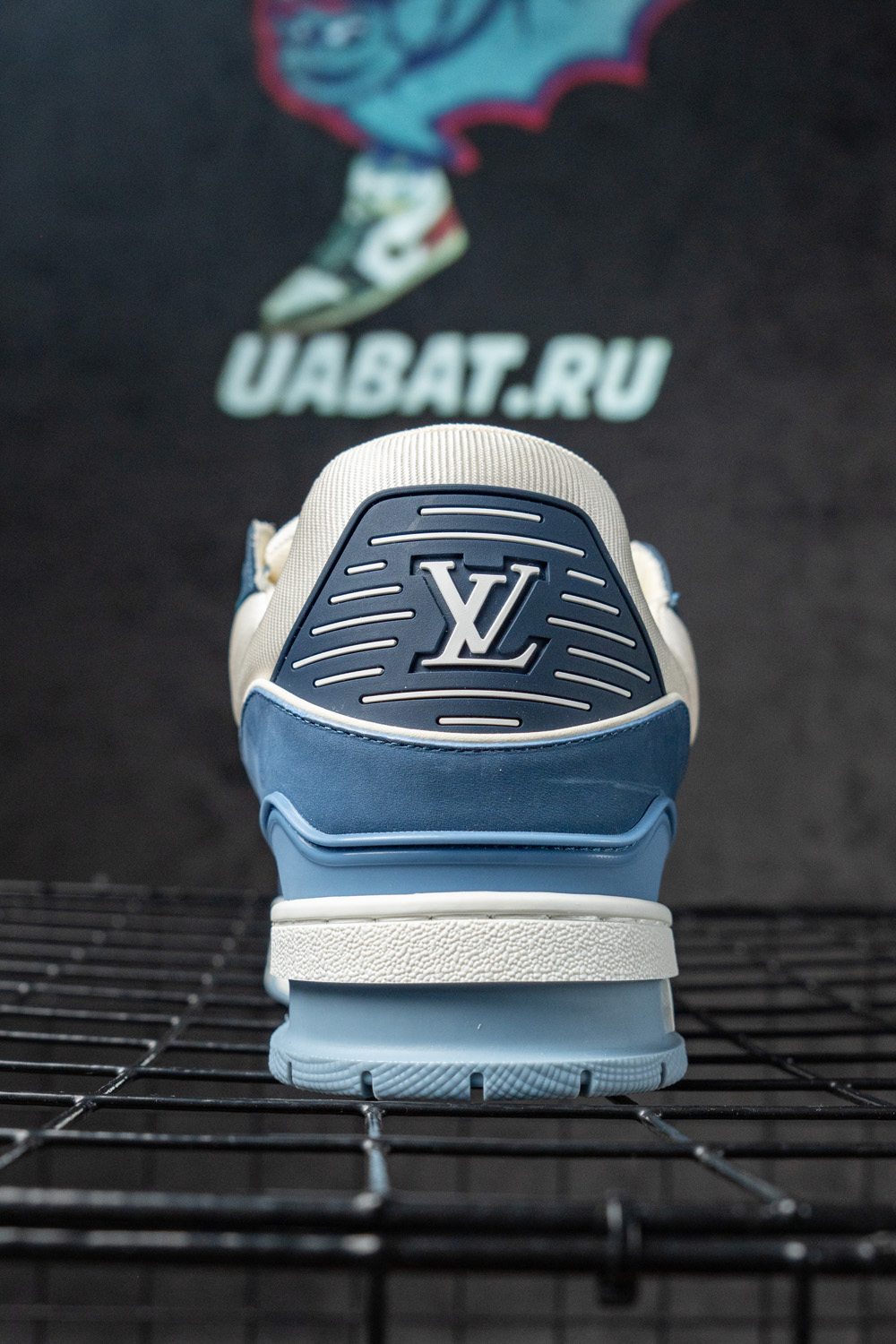 l0*is V*t0n lv trainer sneaker