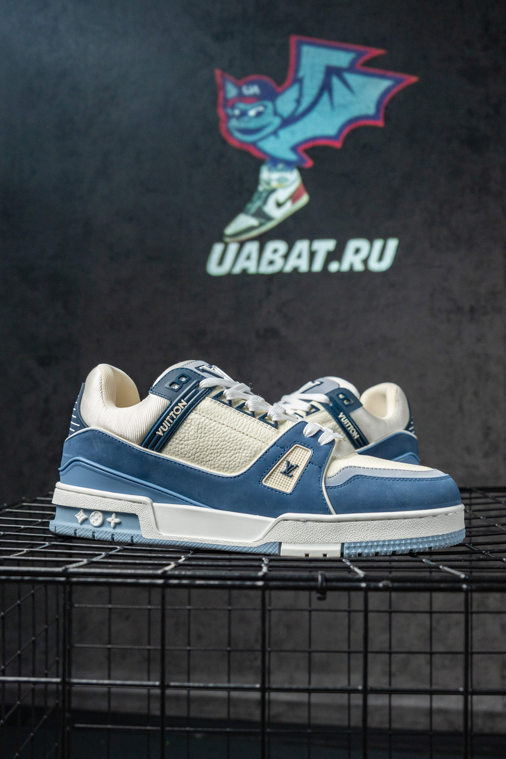 l0*is V*t0n lv trainer sneaker