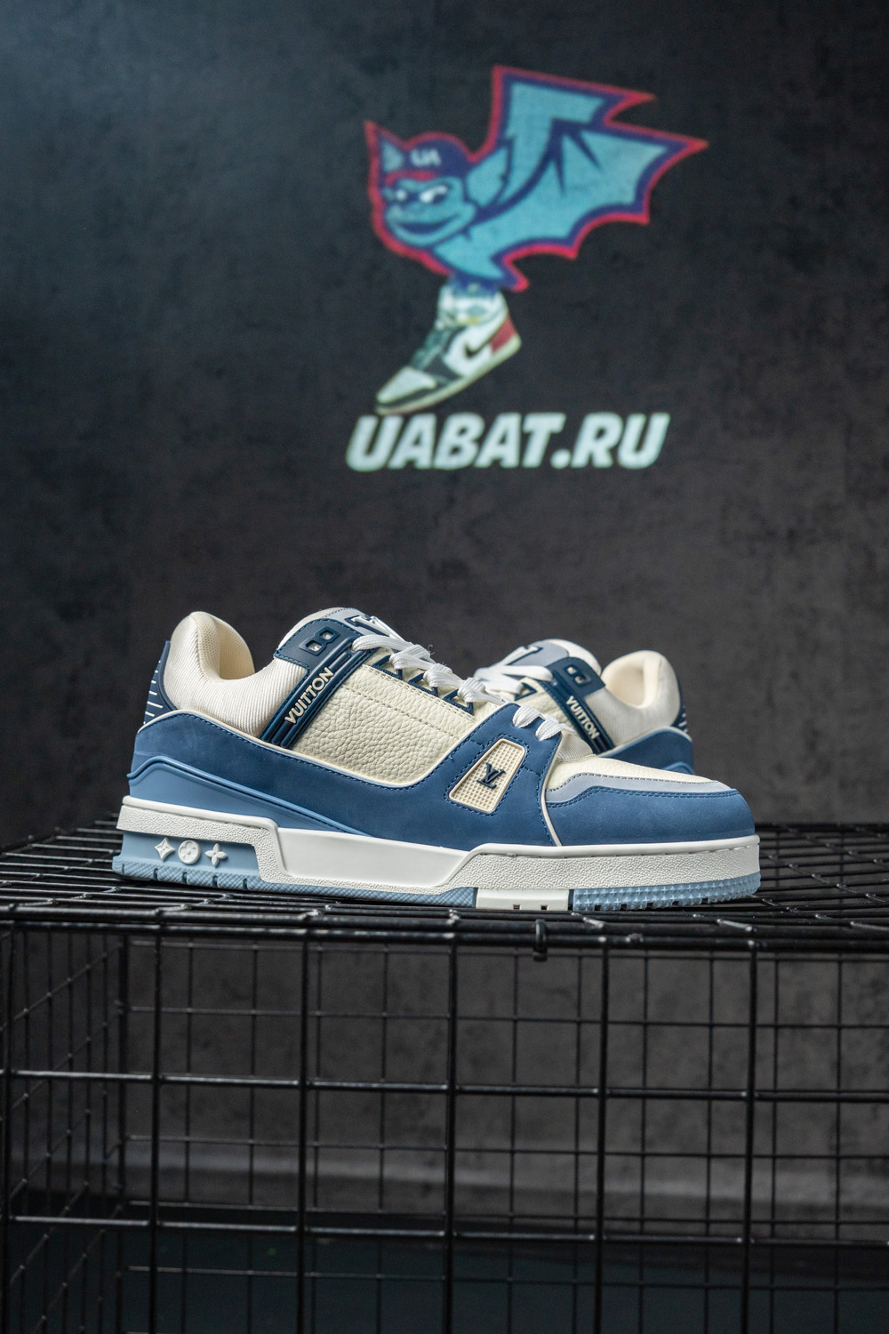 l0*is V*t0n lv trainer sneaker