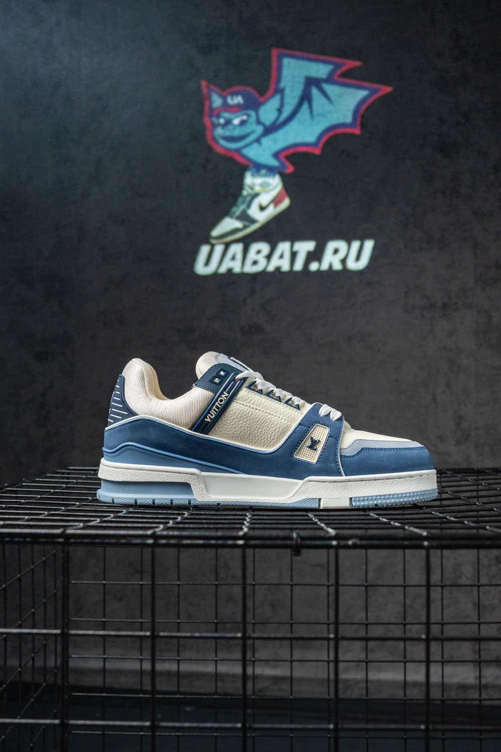 l0*is V*t0n lv trainer sneaker