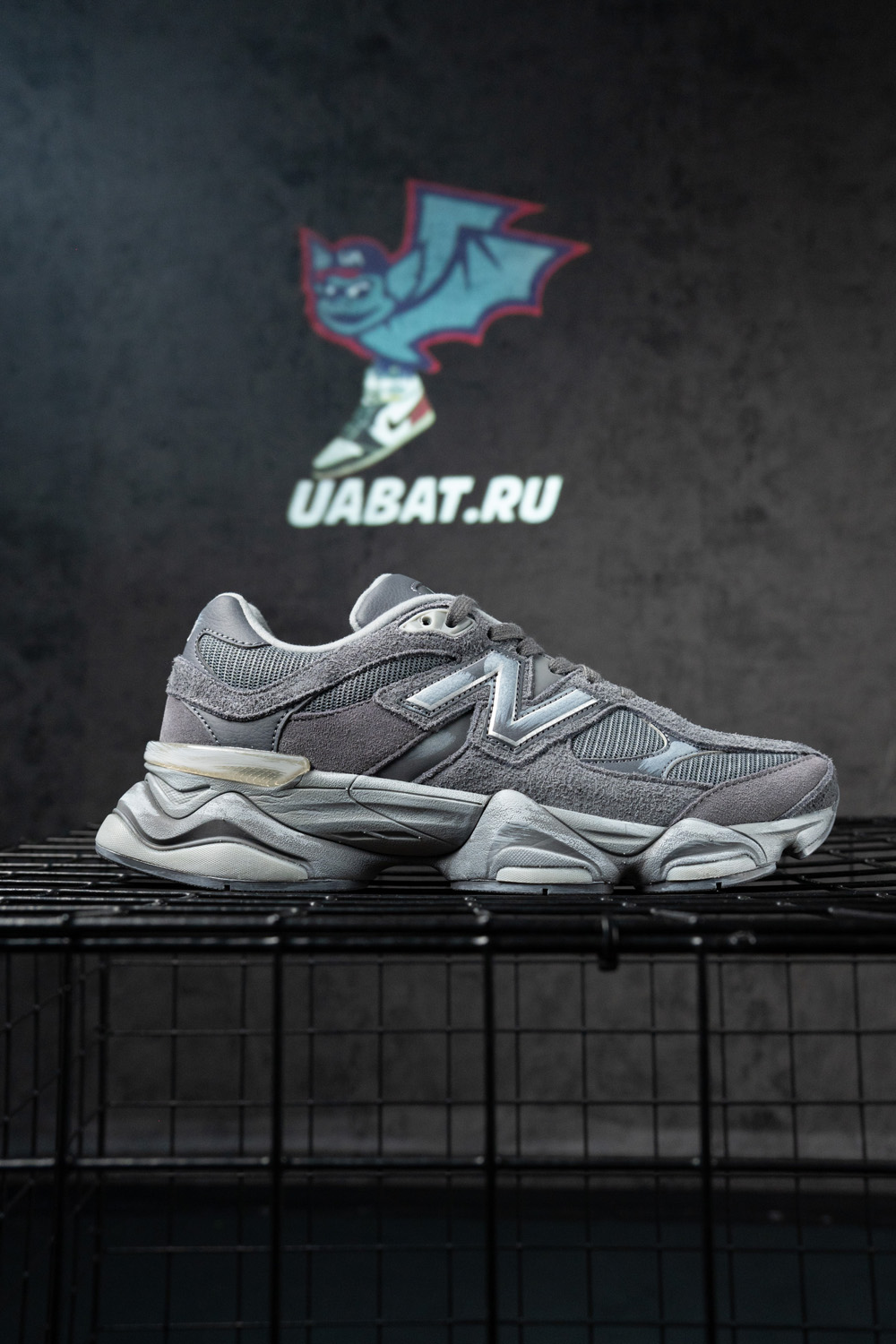 New Balance 9060 Magnet