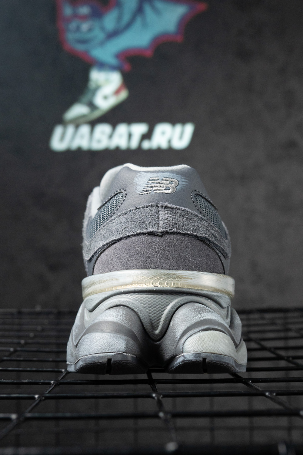 New Balance 9060 Magnet