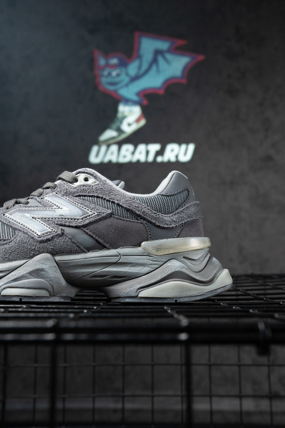 New Balance 9060 Magnet