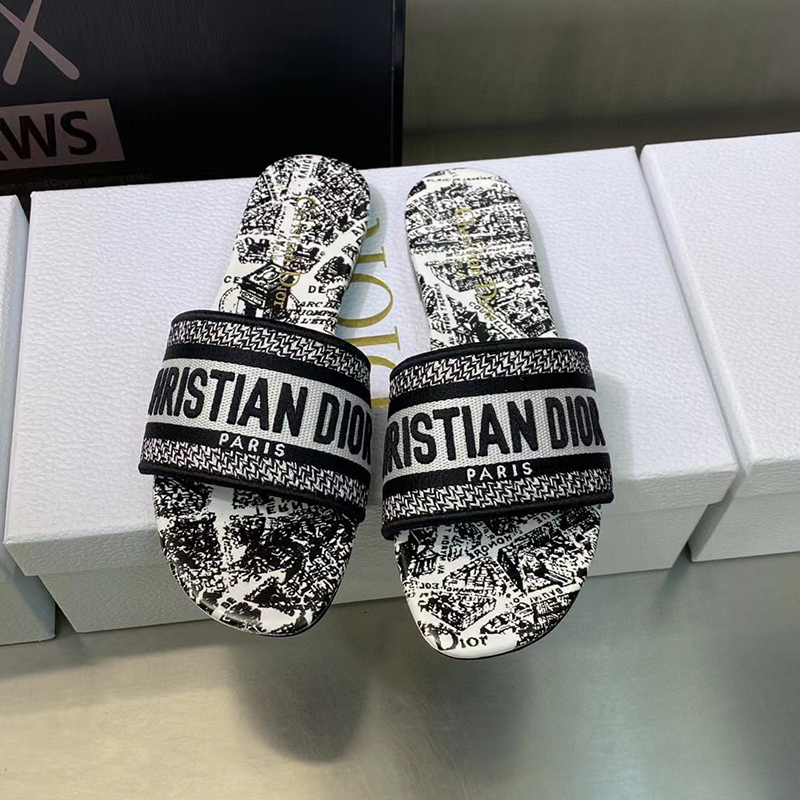 ch**an D*or dway slide white and black