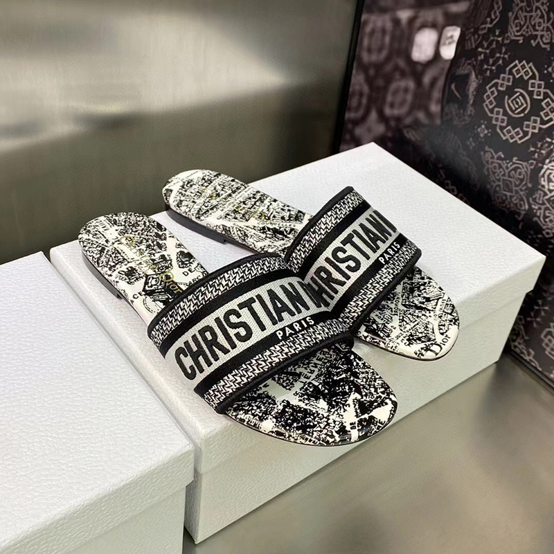 ch**an D*or dway slide white and black