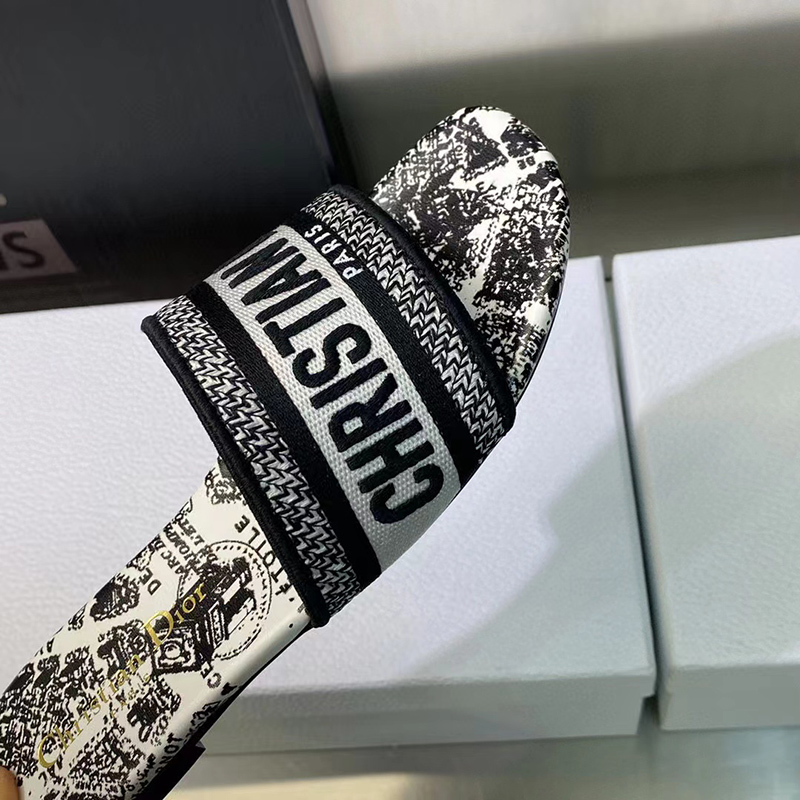 ch**an D*or dway slide white and black