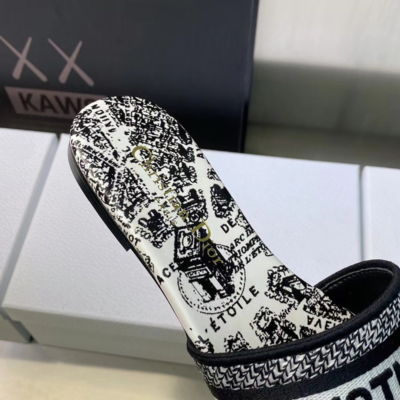 ch**an D*or dway slide white and black