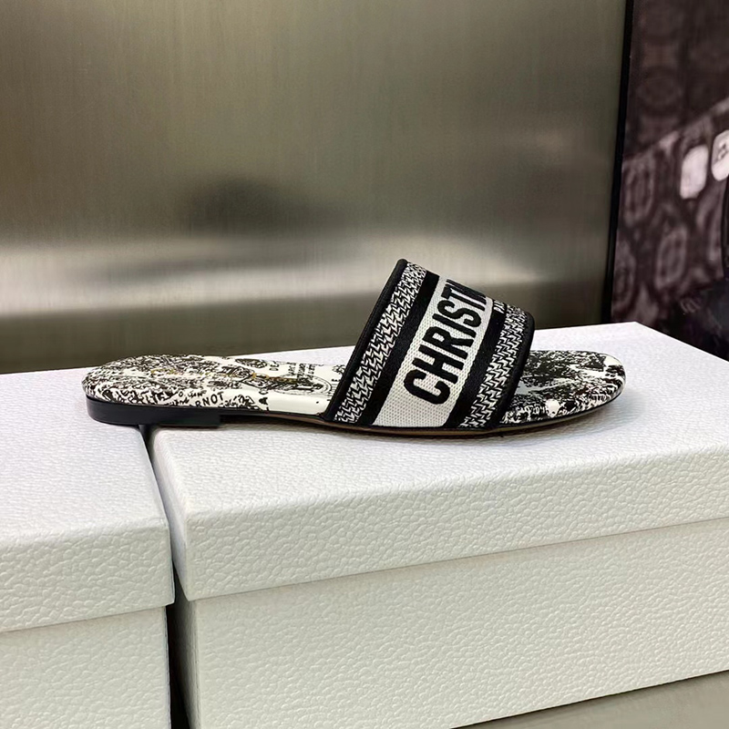 ch**an D*or dway slide white and black