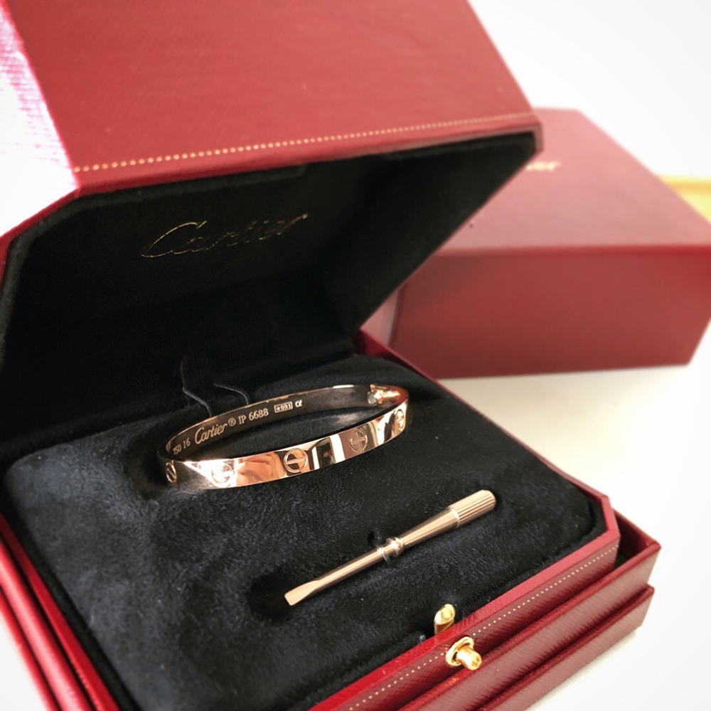 Ca*t*er love bracelet