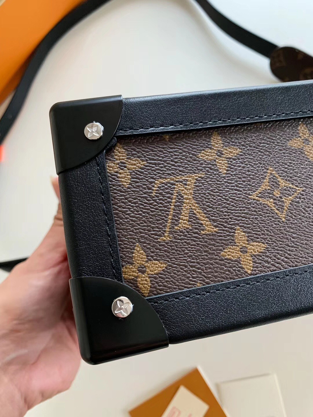 l0*is V*t0n bags m44427 24.5*10*17.5cm