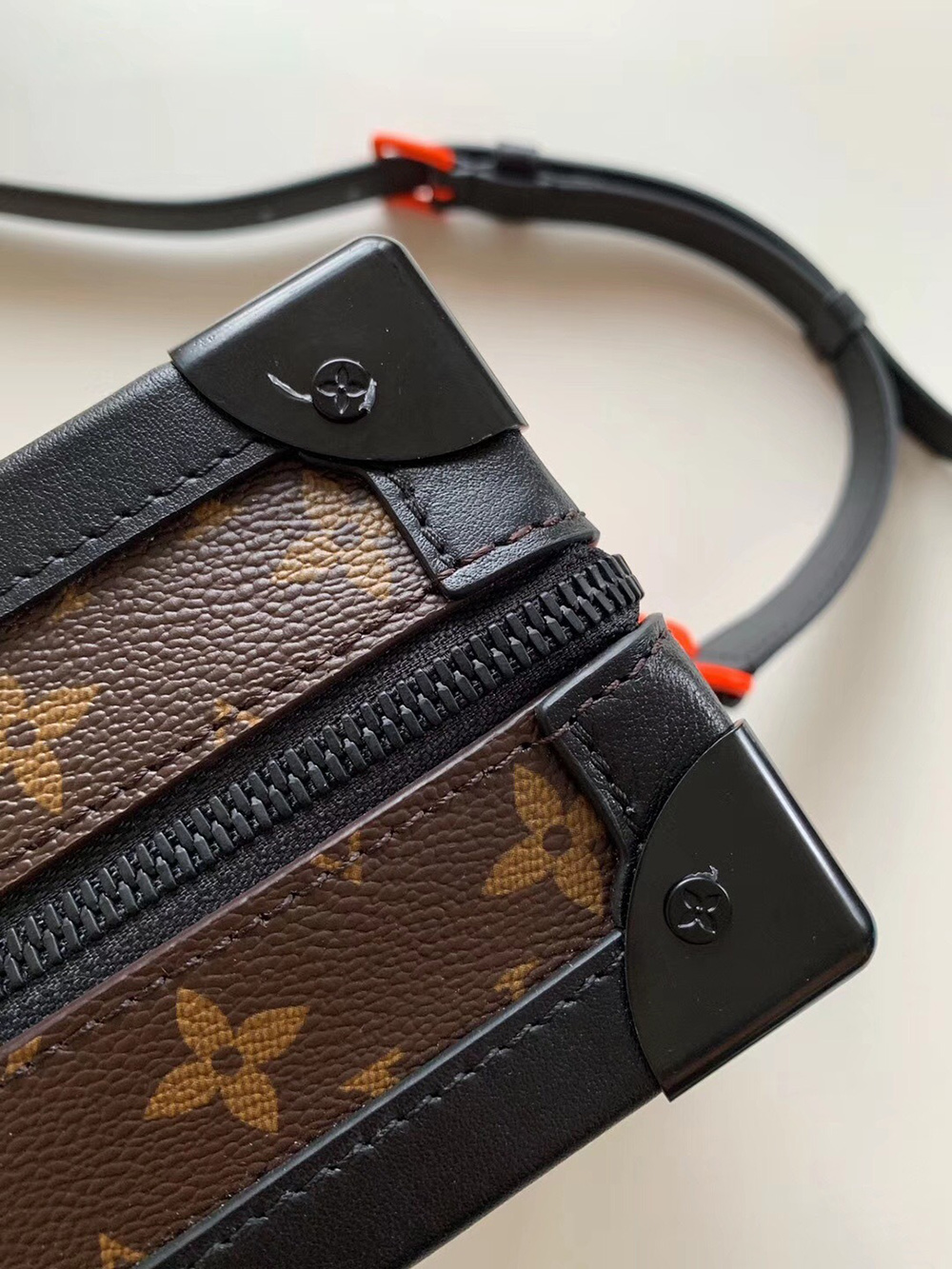 l0*is V*t0n bags m44427 24.5*10*17.5cm