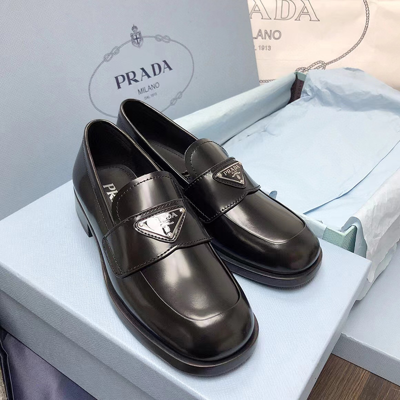 Pra*a leather loafers