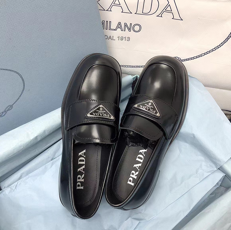 Pra*a leather loafers