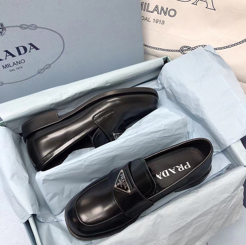Pra*a leather loafers