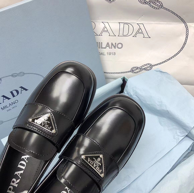 Pra*a leather loafers